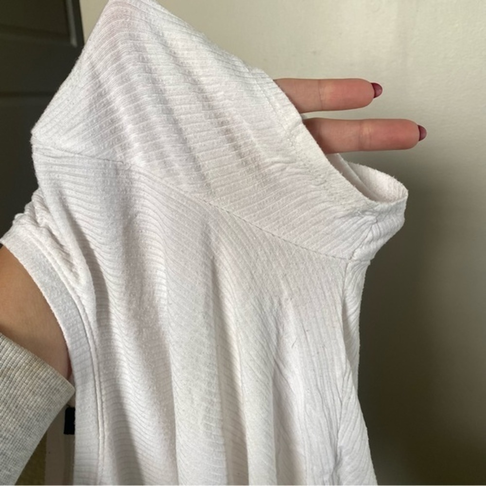 White Cropped Tee - Picture 6 of 7